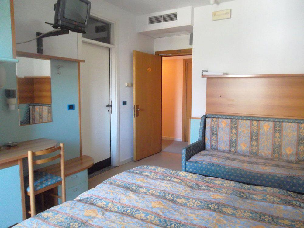 Hotel Marina Roseto Degli Abruzzi Exterior foto