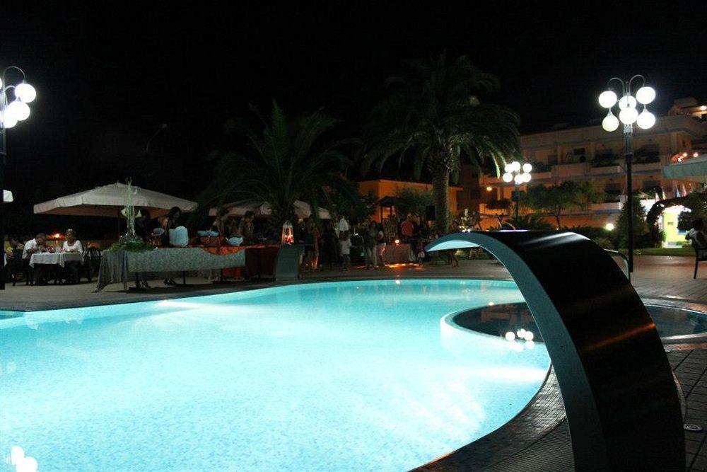 Hotel Marina Roseto Degli Abruzzi Exterior foto