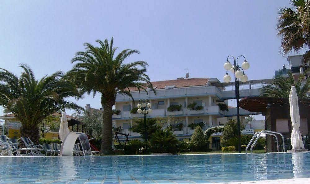 Hotel Marina Roseto Degli Abruzzi Exterior foto