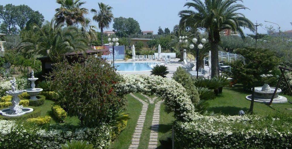 Hotel Marina Roseto Degli Abruzzi Exterior foto